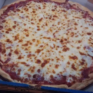 Large 1-Topping (Peperoni) Hand-Tossed Pizza.  Just look at that CHEESE.