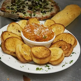 Nothing more Italian then crostini dipped in bruschetta as an appetizer followed by a vegetarian pizza. Made my taste buds jump with joy.