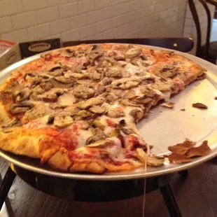 Medium choice pizza with mushrooms.