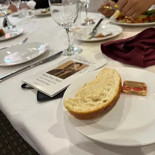 a sandwich on a plate