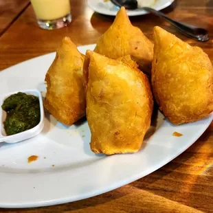 2 orders of samosas perfectly prepared. Did I mention the sauces were delicious?