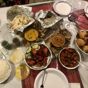 Garlic Naan, Plain Naan, Chicken Tikka Masala, Chicken Vindaloo, Veg Samosa, Basmati Rice, Tandoori Chicken, Chili Chicken