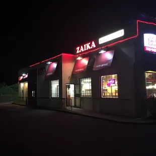 Hey a barbecue on a place like this, on this time of night, can be romantic.