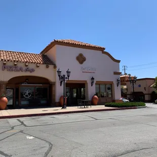 the outside of a restaurant
