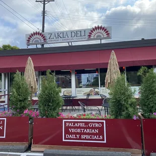 the outside of the restaurant
