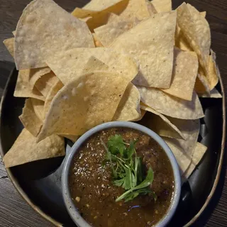 CHIPS & SALSA