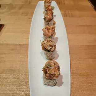 Sesame salmon roll