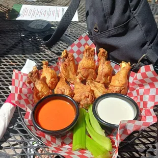 chicken wings, fried chicken wings, poultry, bbq chicken, chicken, chicken wings and fried chicken, food, bbq wings, fried chicken