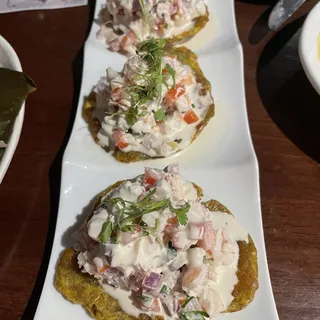 Patacones con ceviche de camaron