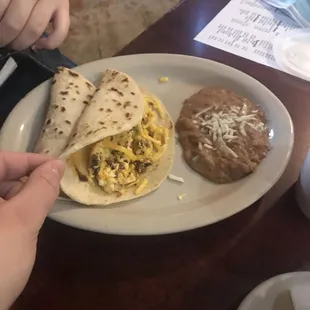 Chorizo con huevo tacos