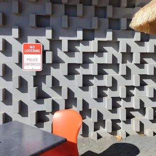 ¿how long after dining does sitting become loitering?