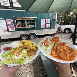 Haleiwa food truck, almost not noticed but it's good and maybe better than Giovanni's now. Need to pay $2 for parking