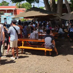 Giovanni shrimp truck line! Prob 40+ people!