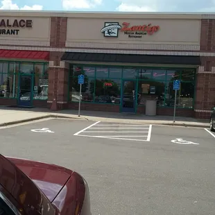 Front of restaurant from parking lot