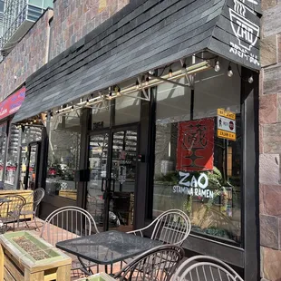 the outside of a restaurant