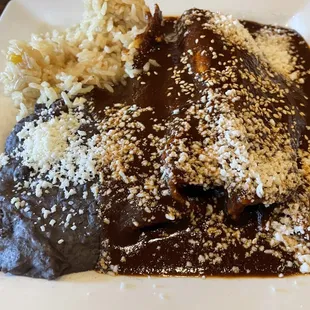 Mole enchiladas