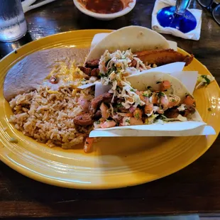 Baja Fish Tacos  with arroz y fritos con queso