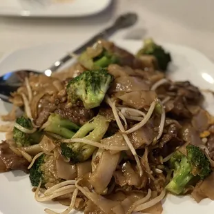 Pad se ew beef