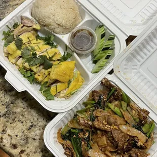 ig: @whatsviveating  |  steamed chicken with garlic rice and beef pad se eaw
