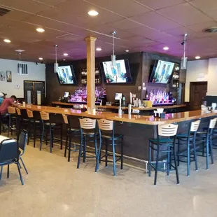 Dining room &amp; bar