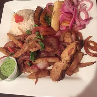 Pollo Saltado
