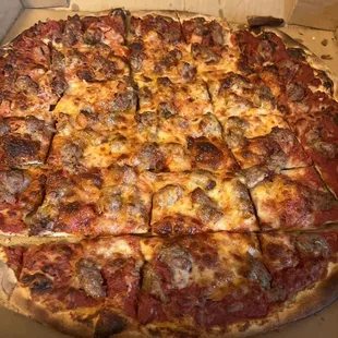 Thin crust, cooked 'well' with double sausage and tomatoes. The crust is pretty good.