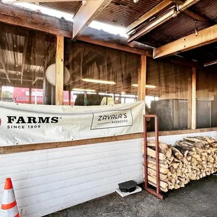 the outside of the restaurant