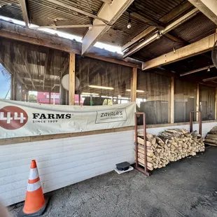 the outside of the restaurant