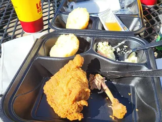 Lee's Famous Recipe Chicken