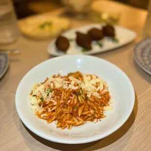Chicken Youvetsi | Instagram: GaoGirlsGrubbin