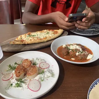Halloumi Pide