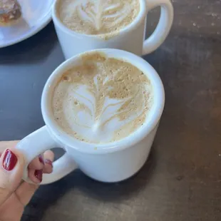 Café con oat leche. Yes, on the brown sugar.