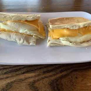 Egg sandwich con queso - got the egg fried instead of scrambled
