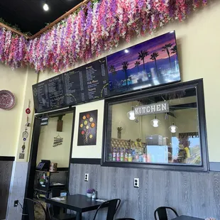 Front ordering and kitchen view