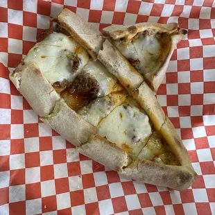 Sujuk &amp; Cheese Pie