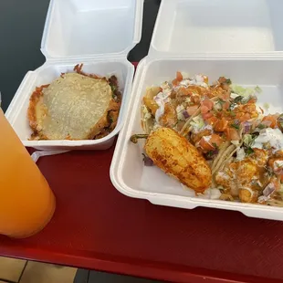 Fish tacos with a mulita del apastor with an agua de melon.