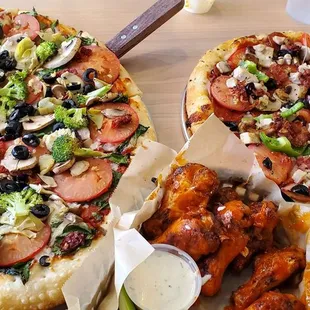 Treehugger pizza, Buffalo Wings and Kitchensink pizza