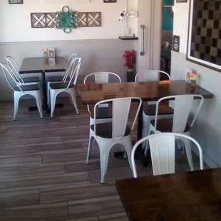 Inside Zeffiro&apos;s Pizzeria. The service was excellent. Pizza ready in 14 minutes.