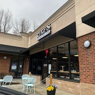 the outside of a restaurant