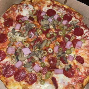 Pepperoni, bacon, olives &amp; mushrooms... that is NOT bacon!