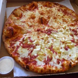 Half cheese, half Hawaiian. Very good