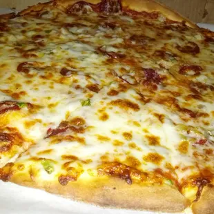 XL pie with pepperoni, green peppers &amp; onions