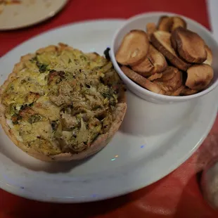 Cheesy Artichoke Dip With Chips