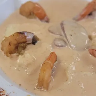 Lukewarm Shrimp abd grits with 4 pieces of sausage.