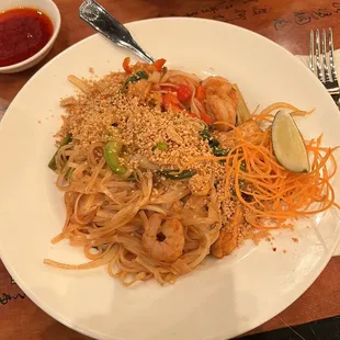 Delicious shrimp and tofu pat Thai