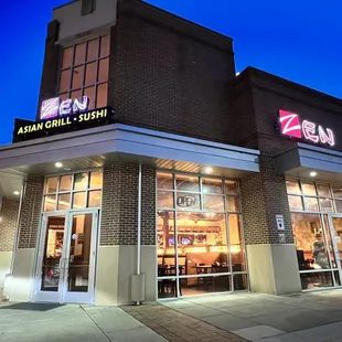 the outside of a restaurant at night