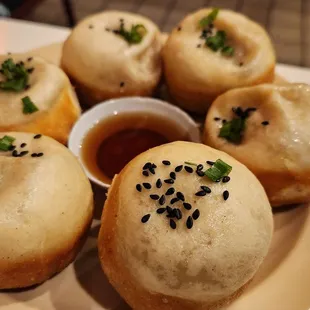 Sheng Jian Bao (Shanghai pan-fried pork buns)