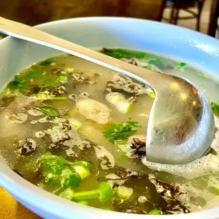 G6. 10 Pieces Wonton Soup