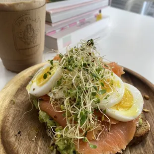 Avo toast with salmon
