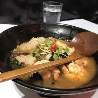Seafood Tom Yum Rice Noodle Soup (spicy & sour)